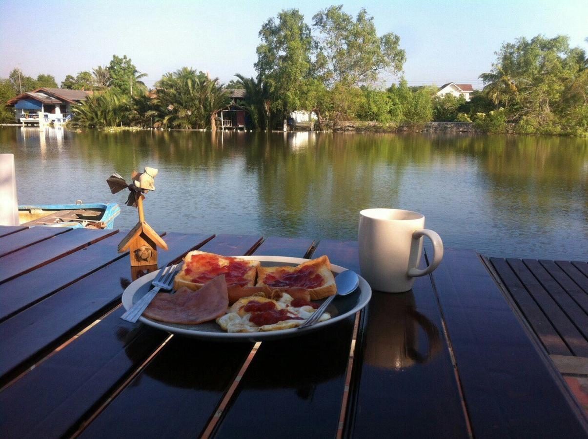 Amphawa Caza Platuu Bed and Breakfast Buitenkant foto